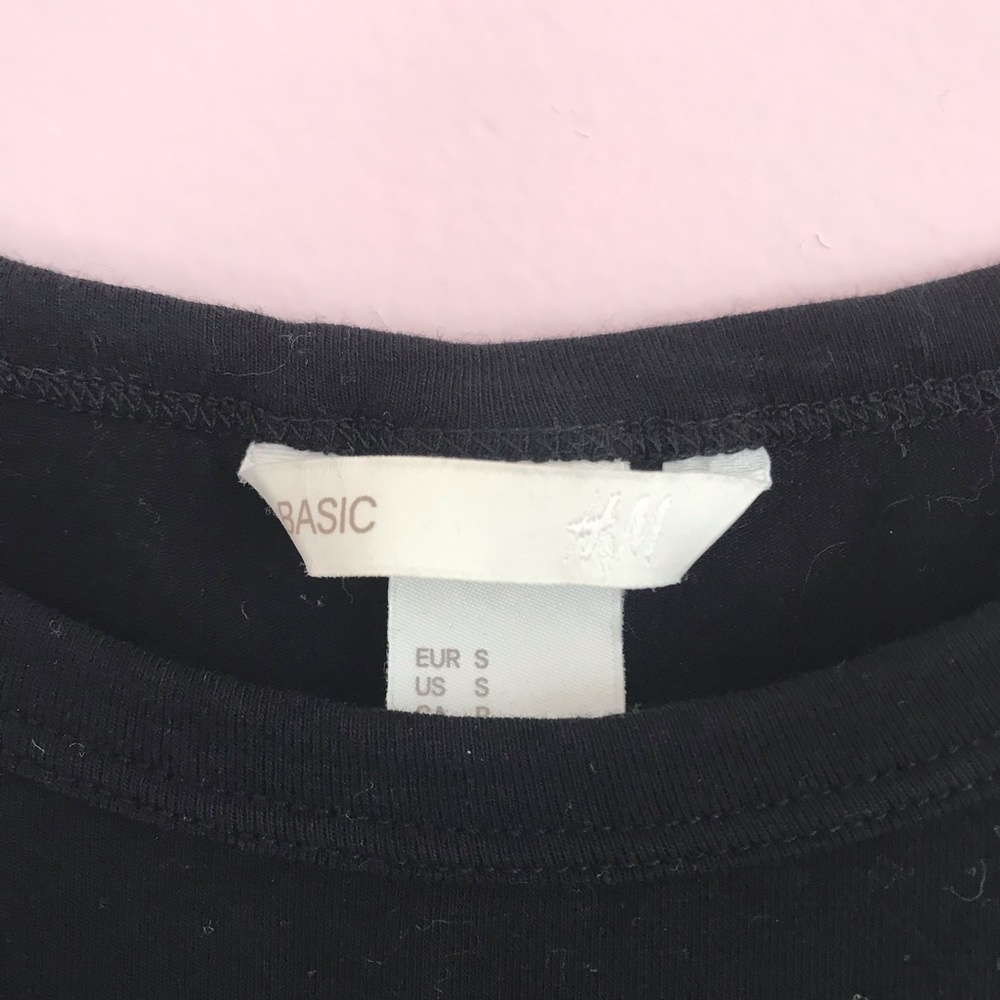 H & M basic black tee - Picture 2 of 3
